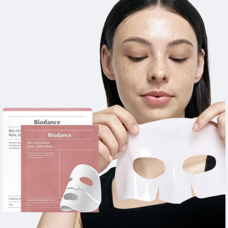 Femme appliquant le masque collagène Ma boutique Bio-Collagen Real Deep Mask pour une peau hydratée et raffermie